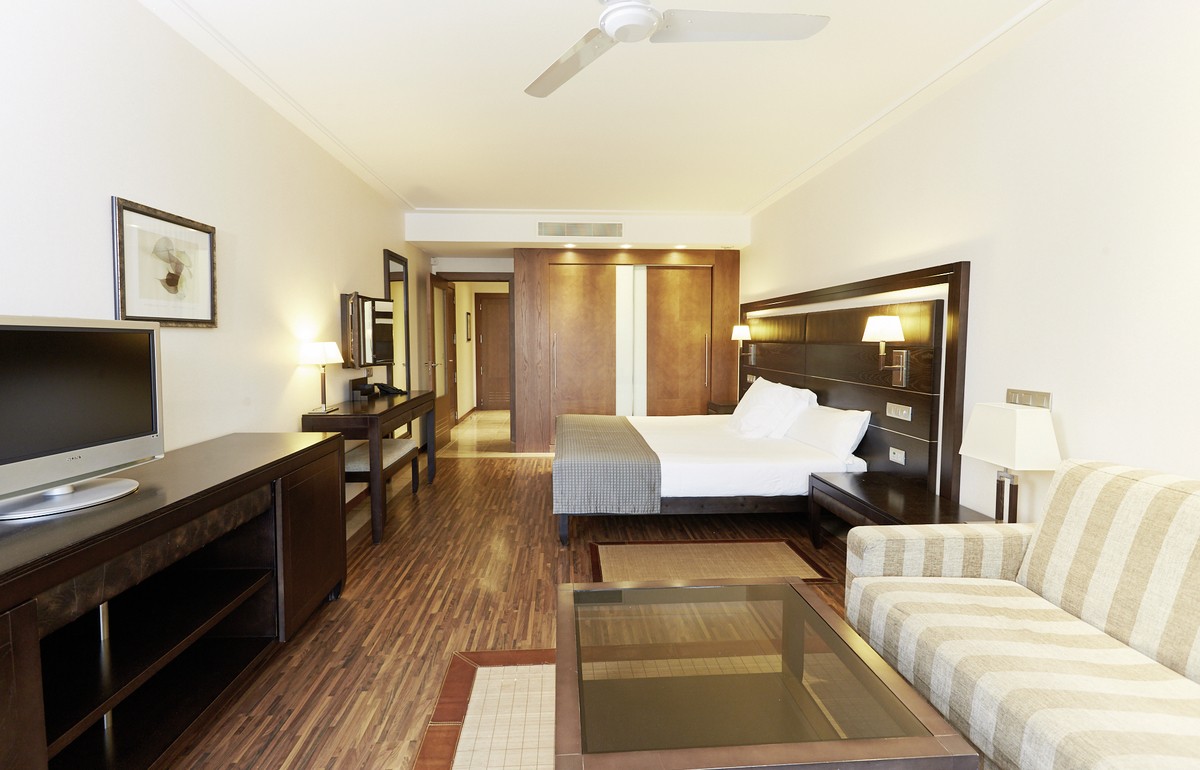 Hotel Insotel Fenicia Prestige Suites & Spa, Spanien, Ibiza, Santa Eulalia del Rio, Bild 9