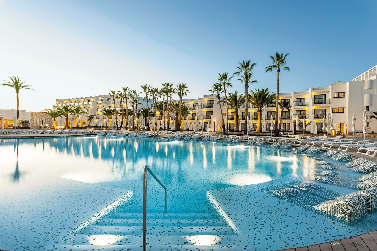 Hotel Grand Palladium White Island Resort & Spa, Spanien, Ibiza, Playa d'en Bossa, Bild 1