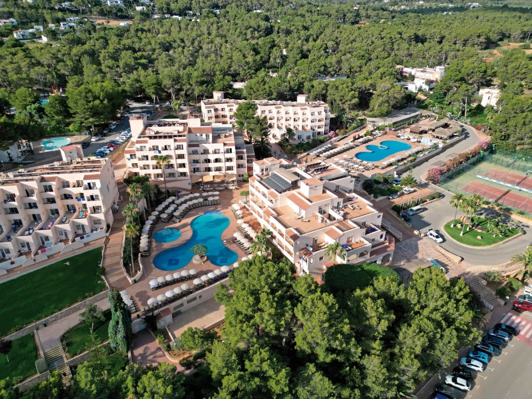 Hotel Invisa Cala Blanca, Spanien, Ibiza, Es Figueral, Bild 1