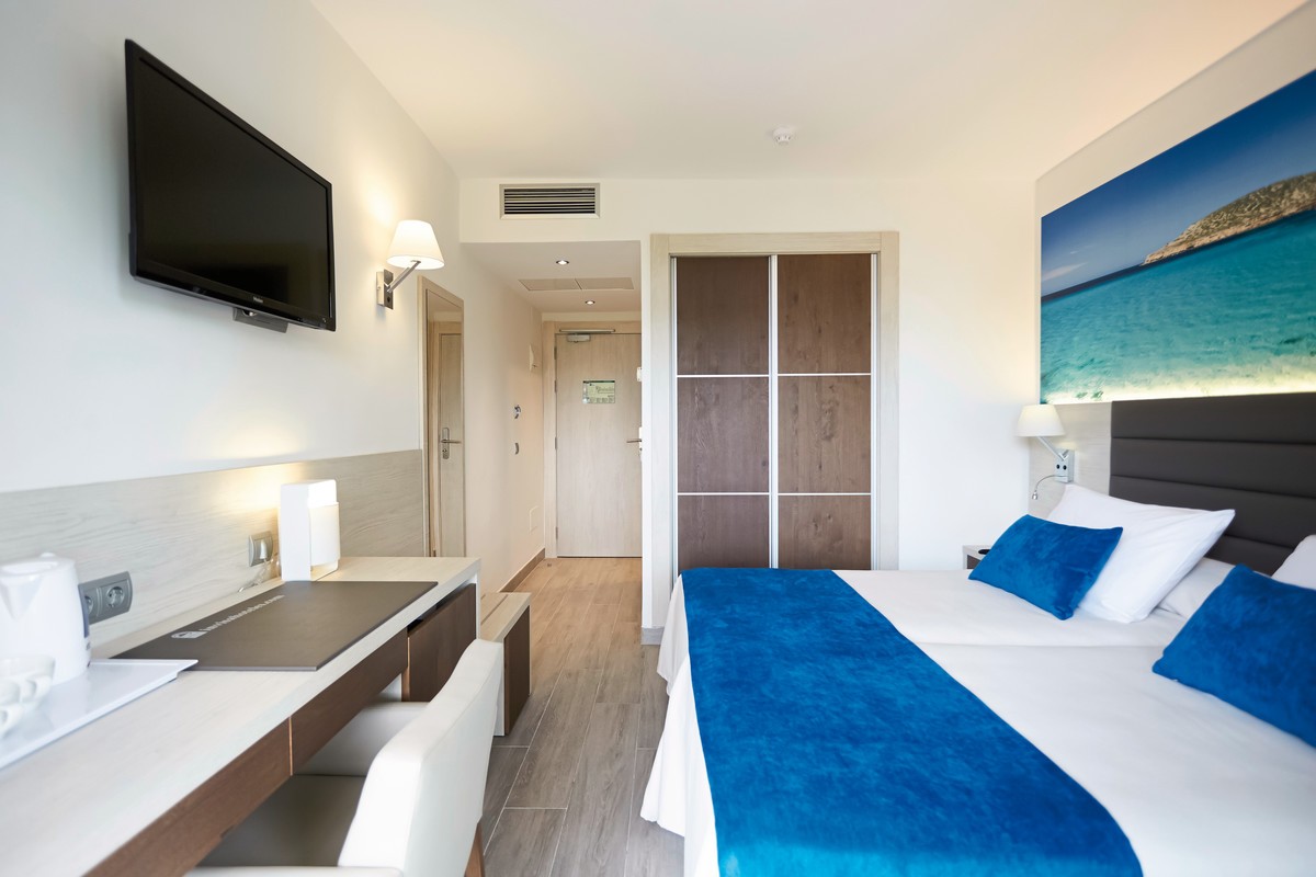 Hotel Invisa Cala Blanca, Spanien, Ibiza, Es Figueral, Bild 13