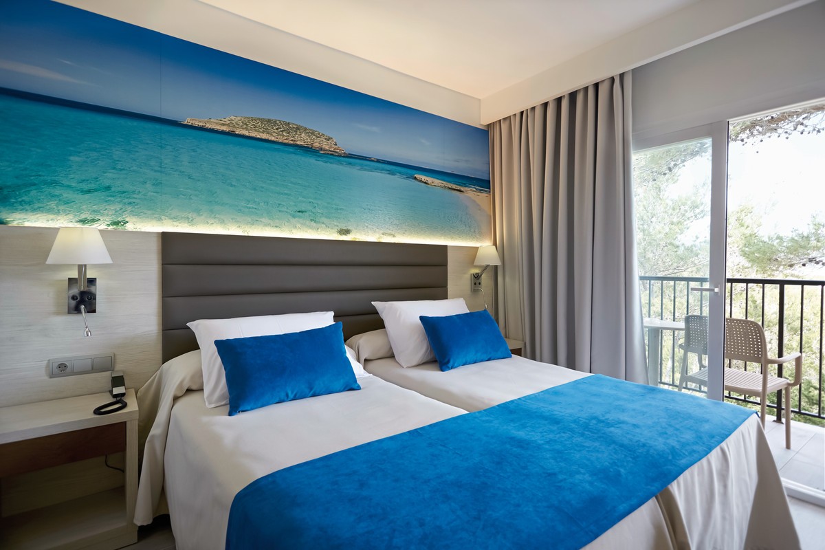 Hotel Invisa Cala Blanca, Spanien, Ibiza, Es Figueral, Bild 14