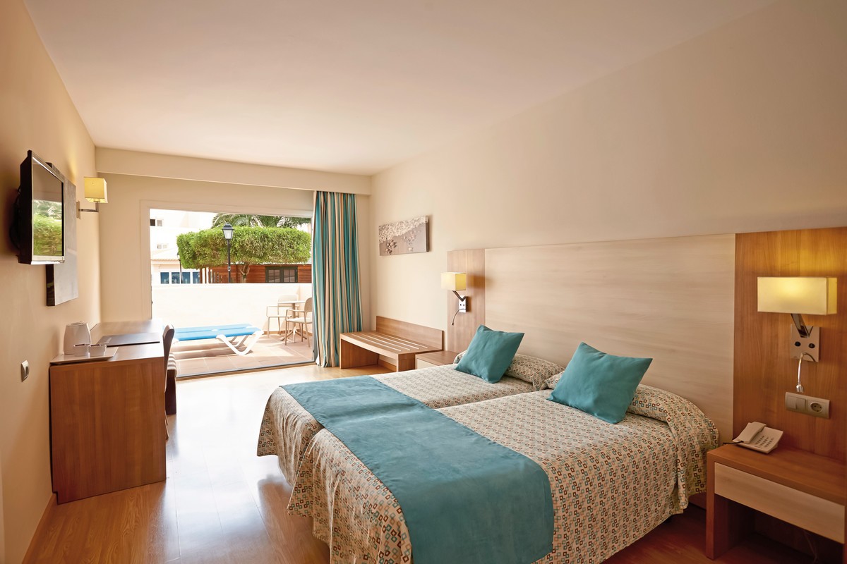 Hotel Invisa Cala Blanca, Spanien, Ibiza, Es Figueral, Bild 16