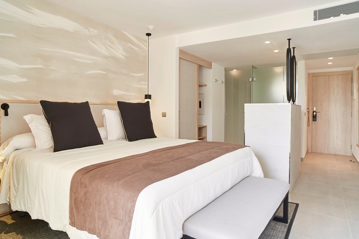 Hotel Invisa Cala Blanca, Spanien, Ibiza, Es Figueral, Bild 18